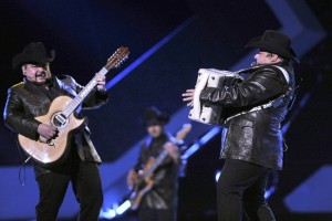 Buscan votos a ritmo grupero en Tamaulipas El candidato de Movimiento Ciudadano, Gustavo Crdenas, tendr su cierre de campaa este lunes a las