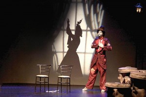 El clown, un arte serio que busca hacer rer La paradoja es que mientras el circo vive un declive, el clown sobrevive con xito y surgen agrupaci