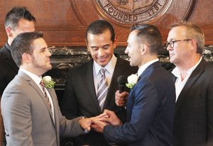 Supremo de California no impedir bodas gays