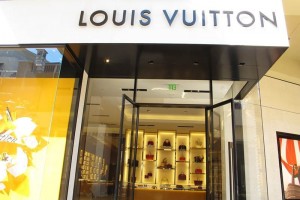 APORTACIN. Louis Vuitton aport diez millones de dlares y en el contrato firmado con los organizadores del eve