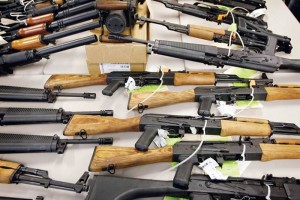 En marzo de 2011, la ATF revel� que el gobierno de EU autoriz� el paso ilegal de casi dos mil armas 