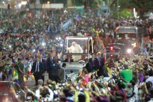 Tres millones de peregrinos participaron anoche en la vigilia con el Papa, en la playa de Copacabana