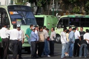 Microbuseros de la lnea 57 se enfrentaron a granaderos en Barranca del Muerto; hay 10 detenidos 