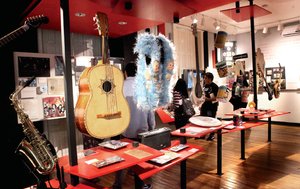 Exhiben revisi�n museogr�fica de la historia del rock en M�xico