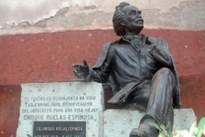 Estatua de Enrique Ruelas Espinoza en Guanajuato, Guanajuato