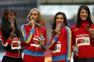 La escuadra rusa de atletismo tuvo 17 medallas, EU 25. Sin embargo, siete oros rusos por seis de los