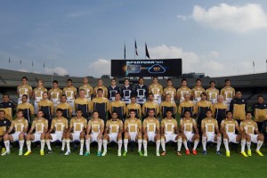 Jugadores, cuerpo t�cnico y directivos posaron juntos.