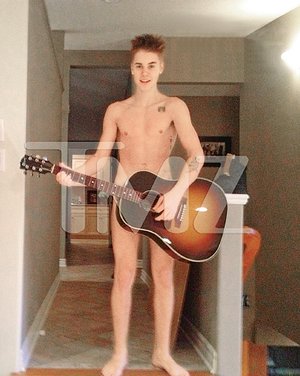 Justin Bieber le baila desnudo a su abuela