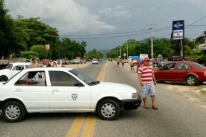 Pobladores de Xaltianguis levantaron el bloqueo que mantenan en la carretera federal Acapulco-Mxic