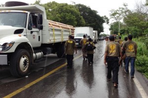 Entre las vas de comunicacin que han sido bloqueadas se encuentran la carretera federal Mxico-Aca
