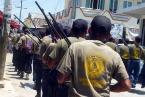Los policas exigen la liberacin de sus compaeros detenidos y de la seora Nestora Garca