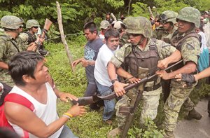 Ejrcito desarma a policas comunitarios de Olinal
