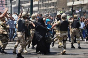 Pese a ataques, islamistas toman las calles en El Cairo 