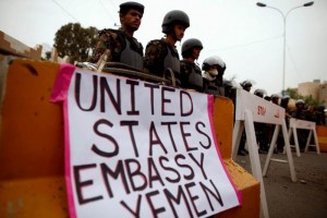 Al igual que EU, Reino Unido cerrar embajada en Yemen 