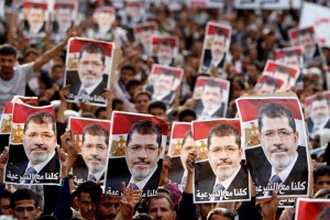 Seguidores del despuesto presidente Mohamed Mursi salieron a las calles tras los violentos desalojos