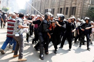 La ola de violencia estall en el centro del El cairo el martes, cuando los partidarios de Mursi fue