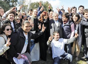 Argentinos deciden hoy futuro de kirchnerismo