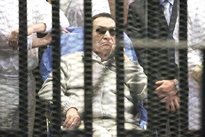 Ponen a Mubarak bajo arresto domiciliario