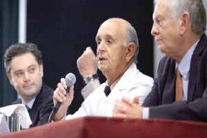 El jefe de la Oficina de la Presidencia, Aurelio Nu�o; el m�dico cirujano y general brigadier Juan F