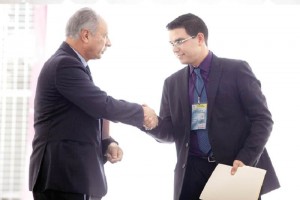 Brian Arroyo recibi� una computadora y un reconocimiento por su promedio de 9.3 en su primer semestr