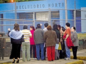 Ria en Reclusorio Norte deja un muerto