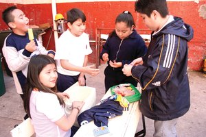 En Tepito, clases gratuitas de mandarn y robtica
