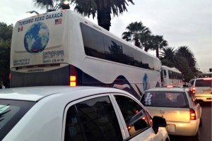 Arriban al DF camiones de Oaxaca con maestros de CNTE