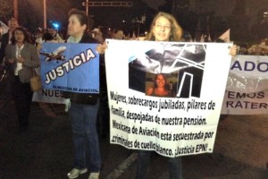 Barzn y jubilados de Mexicana marchan del ngel a Pemex