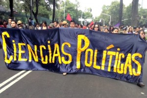  unen a marcha contingentes de UNAM y Partido Comunist