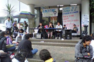 Alumnos de UNAM se alistan para marchar con CNTE