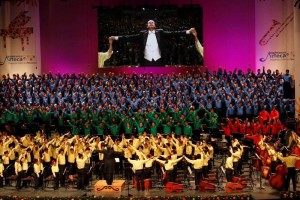 La orquesta est inspirada en el Sistema Nacional de Orquestas Juveniles, fundado en Venezuela por e