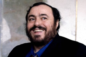 Los conciertos de Pavarotti comenzaron a convocar una gran cantidad de asistentes que se deleitaban 