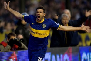 Boca Juniors gan� 2-0 a Quilmes y sigue en la pelea en el futbol argentino.