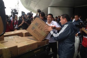 Chivas don� siete toneladas de v�veres para ayudar a los damnificados por los hurac�nes Ingrid y Man