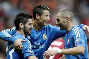 Cristiano Ronaldo marc tres goles en el 'infierno turco' para darle al Madrid sus primeros tres pun