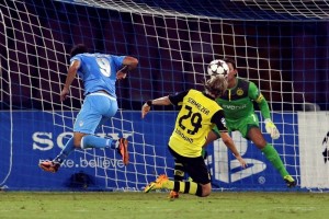 Napoli peg primero en la Liga de Campeones, ante el Borussia Dortmund, actual subcampen.