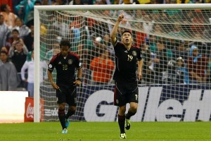 Oribe rompi la sequa en el Azteca Oribe Peralta marc al minuto 5 y rompi la mala racha mexicana en el Azteca.