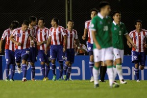 Paraguay golea a Bolivia en eliminatorias Paraguay ya slo aspira al repechaje.