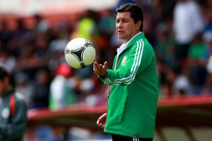 Tena, el tcnico 'de oro', a levantar al Tri Luis Fernando Tena tomar las riendas del Tri, con la misin de levantar al equipo.