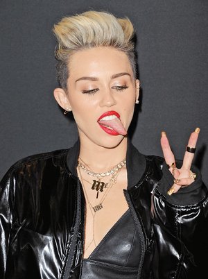 Cher le pide perdn a Miley Cyrus