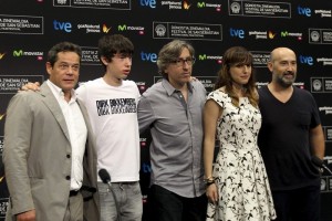 El realizador David Trueba (c) y los actores Jorge Sanz, Frances Colomer, Javier Cmara y Natalia de