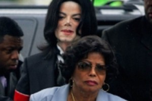 La madre de Jackson acusa a una promotora de la muerte del cantante