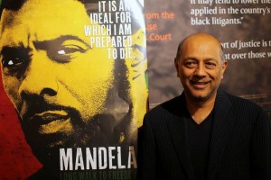 Anant Singh produjo el filme que explora la vida de Nelson Mandela.