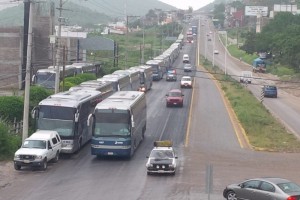 Una veintena de autobuses espera llegar a Acapulco en los prximos minutos para rescatar a turistas 
