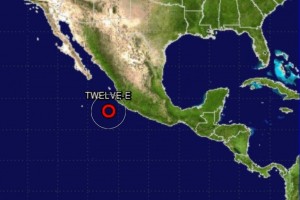 La depresin tropical 12-E se localiza a 250 kilmetros al suroeste de Manzanillo, lo que provoca nu