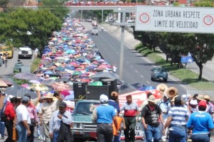 Ayer, miles de maestros bloquearon la Autopista del Sol