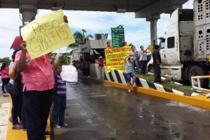 Los maestros tomaron esta maana las casetas de peaje Sayula-La Tinaja, y la del Puente Coatzacoalco