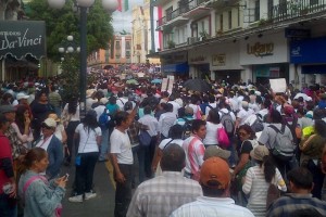 Marchan en varias regiones de Veracruz