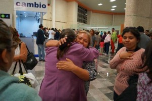 En las primeras horas de este jueves arribaron al Aeropuerto Internacional de Guanajuato 300 guanaju