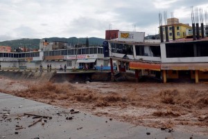 Pe�a Nieto alista viaje por emergencia en Acapulco